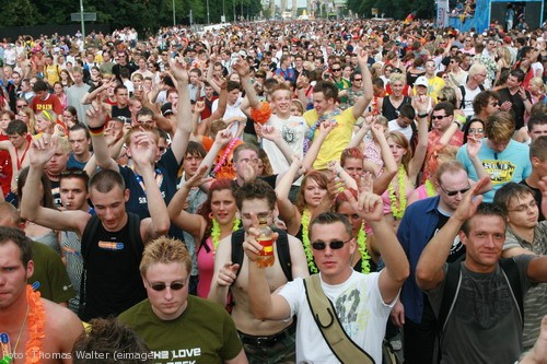 Loveparade 2006 Love is Back in Berlin Part 1 am 15.07.2006 - img_3944.jpg - eimage.de - Event Fotos 