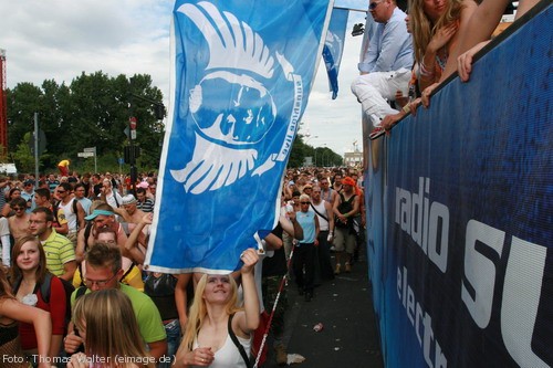 Loveparade 2006 Love is Back in Berlin Part 1 am 15.07.2006 - img_3957.jpg - eimage.de - Event Fotos 