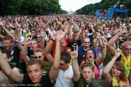 Loveparade 2006 Love is Back in Berlin Part 1 am 15.07.2006 - img_3967.jpg - eimage.de - Event Fotos 