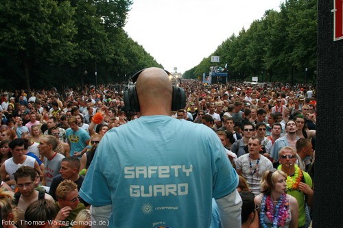 Loveparade 2006 Love is Back in Berlin Part 1 am 15.07.2006 - img_3979.jpg - eimage.de - Event Fotos 