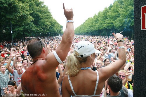 Loveparade 2006 Love is Back in Berlin Part 1 am 15.07.2006 - img_4000.jpg - eimage.de - Event Fotos 