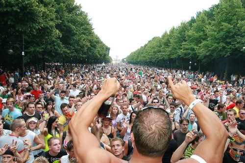 Loveparade 2006 Love is Back in Berlin Part 1 am 15.07.2006 - img_4001.jpg - eimage.de - Event Fotos 