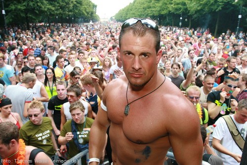 Loveparade 2006 Love is Back in Berlin Part 1 am 15.07.2006 - img_4002.jpg - eimage.de - Event Fotos 