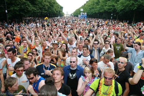 Loveparade 2006 Love is Back in Berlin Part 1 am 15.07.2006 - img_4013.jpg - eimage.de - Event Fotos 