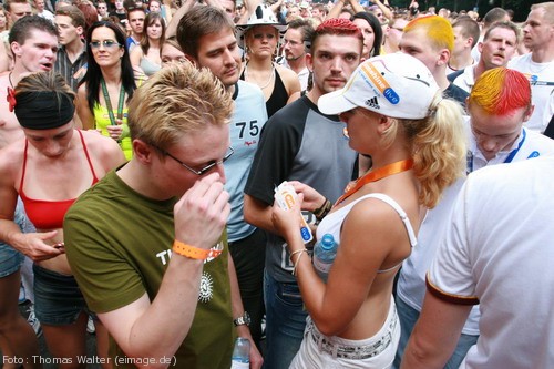 Loveparade 2006 Love is Back in Berlin Part 2 am 15.07.2006 - img_4033.jpg - eimage.de - Event Fotos 