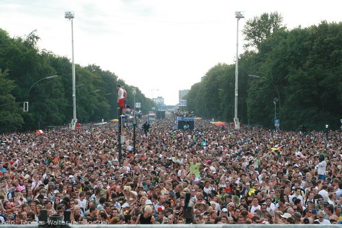 Loveparade 2006 Love is Back in Berlin Part 2 am 15.07.2006 - img_4055.jpg - eimage.de - Event Fotos 