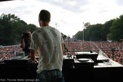 Loveparade 2006 Love is Back in Berlin Part 2 am 15.07.2006 - img_4058.jpg - eimage.de - Event Fotos 