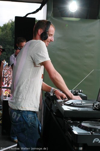 Loveparade 2006 Love is Back in Berlin Part 2 am 15.07.2006 - img_4075.jpg - eimage.de - Event Fotos 