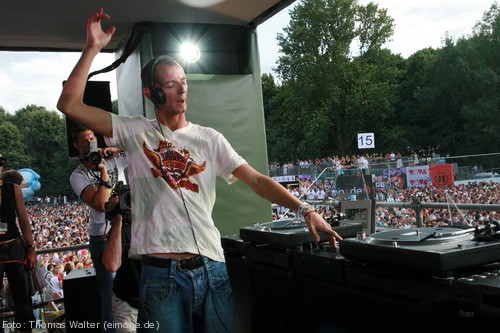 Loveparade 2006 Love is Back in Berlin Part 2 am 15.07.2006 - img_4078.jpg - eimage.de - Event Fotos 