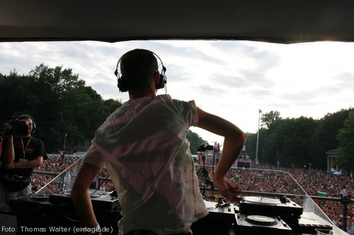 Loveparade 2006 Love is Back in Berlin Part 2 am 15.07.2006 - img_4085.jpg - eimage.de - Event Fotos 