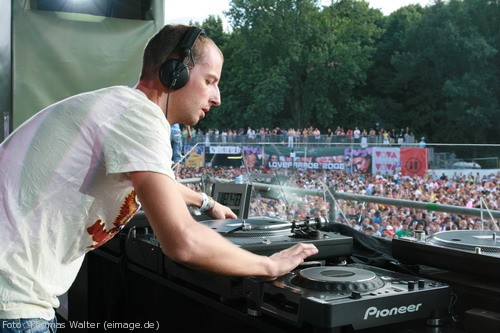 Loveparade 2006 Love is Back in Berlin Part 2 am 15.07.2006 - img_4086.jpg - eimage.de - Event Fotos 