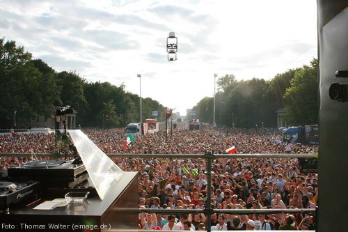 Loveparade 2006 Love is Back in Berlin Part 2 am 15.07.2006 - img_4087.jpg - eimage.de - Event Fotos 