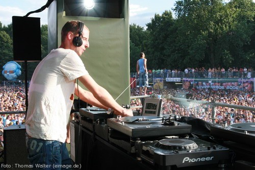 Loveparade 2006 Love is Back in Berlin Part 2 am 15.07.2006 - img_4088.jpg - eimage.de - Event Fotos 