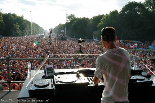 Loveparade 2006 Love is Back in Berlin Part 2 am 15.07.2006 - img_4099.jpg - eimage.de - Event Fotos 