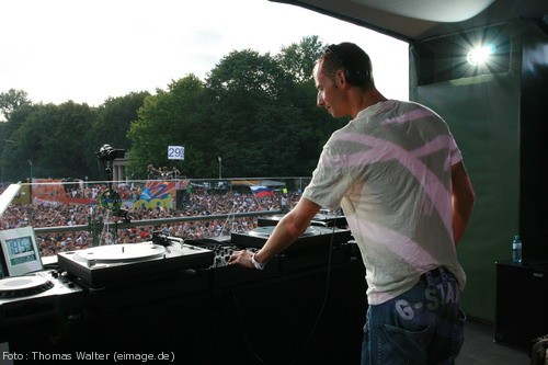 Loveparade 2006 Love is Back in Berlin Part 2 am 15.07.2006 - img_4103.jpg - eimage.de - Event Fotos 