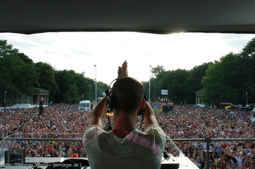 Loveparade 2006 Love is Back in Berlin Part 2 am 15.07.2006 - img_4106.jpg - eimage.de - Event Fotos 