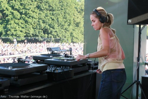 Loveparade 2006 Love is Back in Berlin Part 2 am 15.07.2006 - img_4109.jpg - eimage.de - Event Fotos 