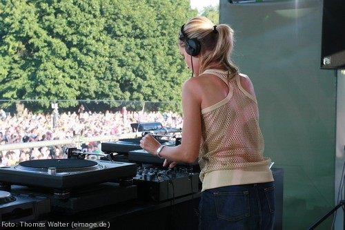 Loveparade 2006 Love is Back in Berlin Part 2 am 15.07.2006 - img_4110.jpg - eimage.de - Event Fotos 