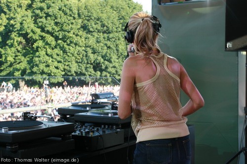 Loveparade 2006 Love is Back in Berlin Part 2 am 15.07.2006 - img_4111.jpg - eimage.de - Event Fotos 
