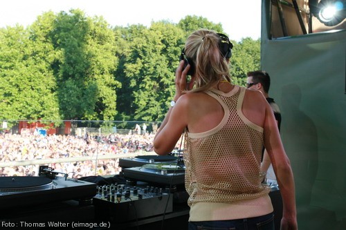 Loveparade 2006 Love is Back in Berlin Part 2 am 15.07.2006 - img_4112.jpg - eimage.de - Event Fotos 