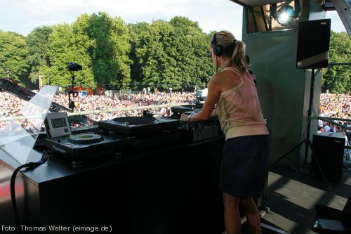 Loveparade 2006 Love is Back in Berlin Part 2 am 15.07.2006 - img_4113.jpg - eimage.de - Event Fotos 
