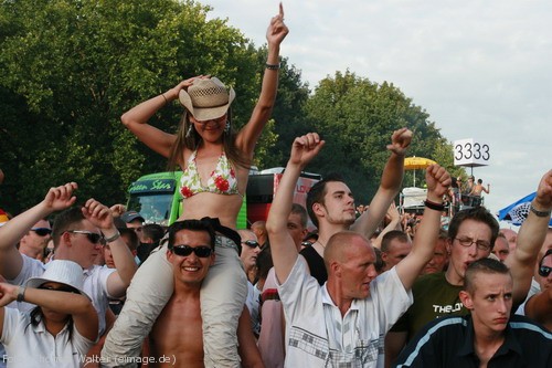 Loveparade 2006 Love is Back in Berlin Part 2 am 15.07.2006 - img_4120.jpg - eimage.de - Event Fotos 