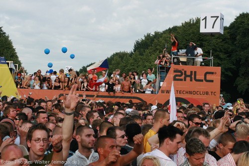 Loveparade 2006 Love is Back in Berlin Part 2 am 15.07.2006 - img_4124.jpg - eimage.de - Event Fotos 