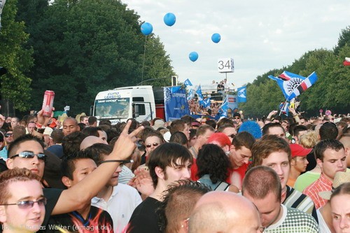Loveparade 2006 Love is Back in Berlin Part 2 am 15.07.2006 - img_4127.jpg - eimage.de - Event Fotos 