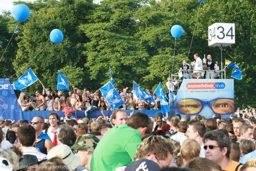 Loveparade 2006 Love is Back in Berlin Part 2 am 15.07.2006 - img_4136.jpg - eimage.de - Event Fotos 