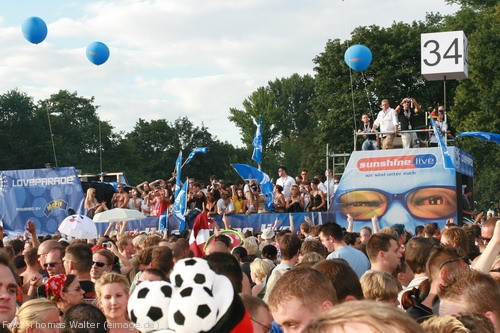 Loveparade 2006 Love is Back in Berlin Part 2 am 15.07.2006 - img_4141.jpg - eimage.de - Event Fotos 