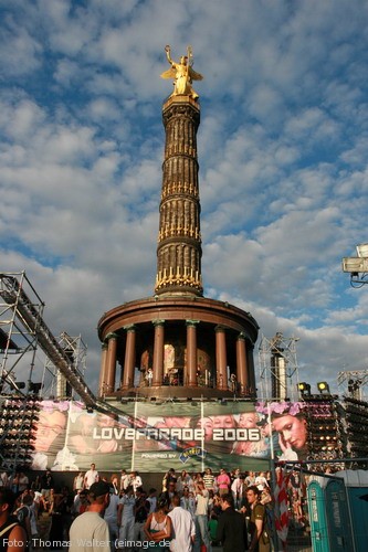 Loveparade 2006 Love is Back in Berlin Part 2 am 15.07.2006 - img_4151.jpg - eimage.de - Event Fotos 