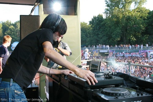 Loveparade 2006 Love is Back in Berlin Part 2 am 15.07.2006 - img_4167.jpg - eimage.de - Event Fotos 