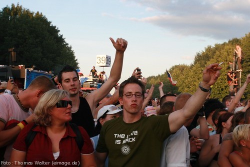Loveparade 2006 Love is Back in Berlin Part 2 am 15.07.2006 - img_4183.jpg - eimage.de - Event Fotos 