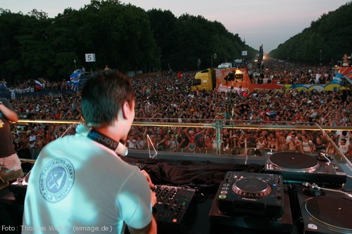 Loveparade 2006 Love is Back in Berlin Part 2 am 15.07.2006 - img_4290.jpg - eimage.de - Event Fotos 