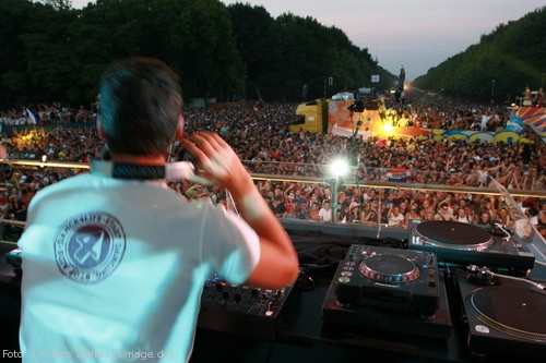 Loveparade 2006 Love is Back in Berlin Part 2 am 15.07.2006 - img_4291.jpg - eimage.de - Event Fotos 