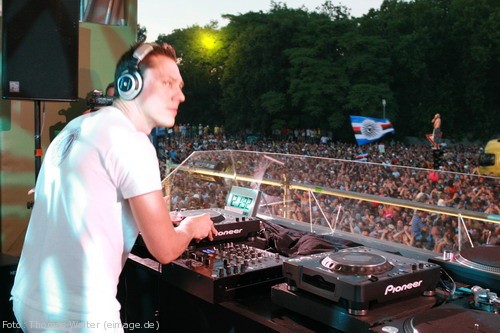 Loveparade 2006 Love is Back in Berlin Part 2 am 15.07.2006 - img_4305.jpg - eimage.de - Event Fotos 