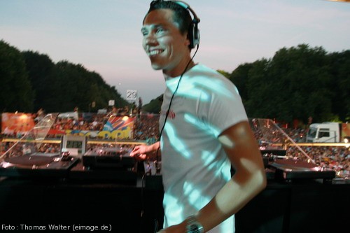 Loveparade 2006 Love is Back in Berlin Part 2 am 15.07.2006 - img_4309.jpg - eimage.de - Event Fotos 