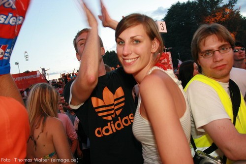 Loveparade 2006 Love is Back in Berlin Part 2 am 15.07.2006 - img_4318.jpg - eimage.de - Event Fotos 