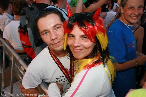 Loveparade 2006 Love is Back in Berlin Part 2 am 15.07.2006 - img_4324.jpg - eimage.de - Event Fotos 