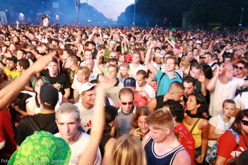 Loveparade 2006 Love is Back in Berlin Part 2 am 15.07.2006 - img_4326.jpg - eimage.de - Event Fotos 