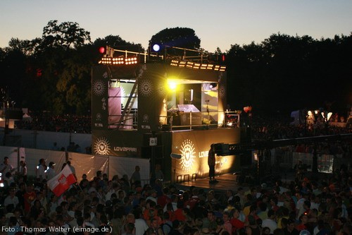 Loveparade 2006 Love is Back in Berlin Part 2 am 15.07.2006 - img_4396.jpg - eimage.de - Event Fotos 