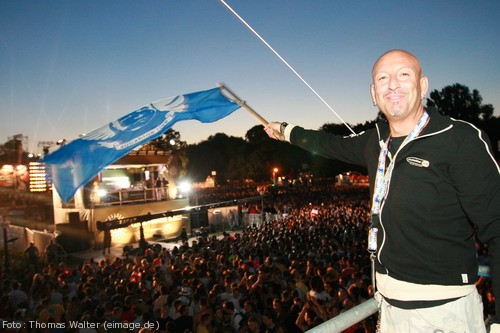 Loveparade 2006 Love is Back in Berlin Part 2 am 15.07.2006 - img_4400.jpg - eimage.de - Event Fotos 