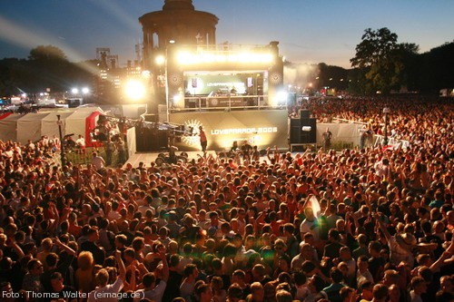 Loveparade 2006 Love is Back in Berlin Part 2 am 15.07.2006 - img_4416.jpg - eimage.de - Event Fotos 