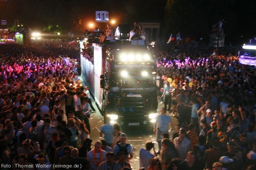 Loveparade 2006 Love is Back in Berlin Part 2 am 15.07.2006 - img_4431.jpg - eimage.de - Event Fotos 