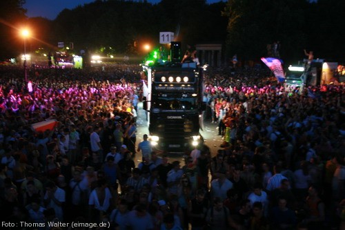 Loveparade 2006 Love is Back in Berlin Part 2 am 15.07.2006 - img_4432.jpg - eimage.de - Event Fotos 