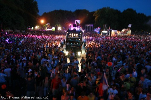 Loveparade 2006 Love is Back in Berlin Part 2 am 15.07.2006 - img_4435.jpg - eimage.de - Event Fotos 