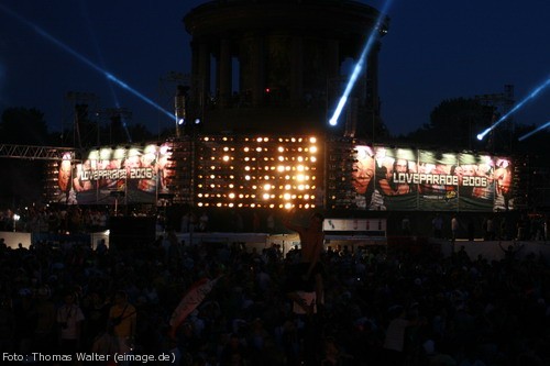 Loveparade 2006 Love is Back in Berlin Part 2 am 15.07.2006 - img_4439.jpg - eimage.de - Event Fotos 