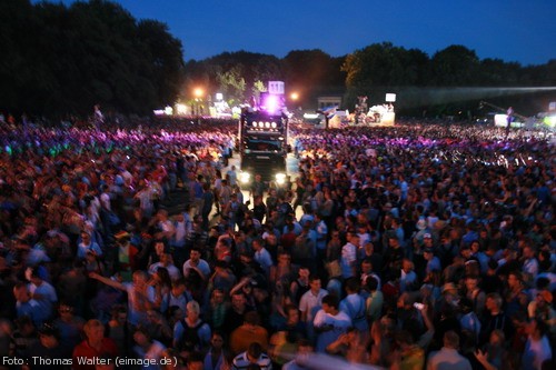 Loveparade 2006 Love is Back in Berlin Part 2 am 15.07.2006 - img_4440.jpg - eimage.de - Event Fotos 