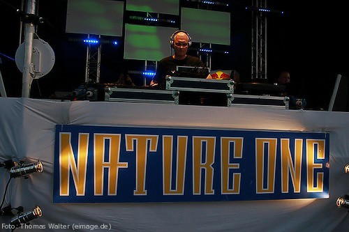 Tillmann Uhrmacher auf der Nature One 2006 am 05.08.2006 - img_6635.jpg - eimage.de - Event Fotos 