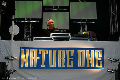 Tillmann Uhrmacher auf der Nature One 2006 am 05.08.2006 - img_6646.jpg - eimage.de - Event Fotos 